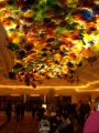sklenen kvety vysiace zo stropu v hoteli Bellagio od renomovanho dizajnra Dale Chihulyho
