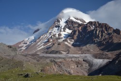 Zostup do Kazbegi a presun do Truso Valley (4.de)