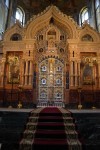 Nádherne vyzdobená ikonostázia - stena, ktorá oddeľuje oltár od centrálnej časti kostola.