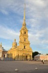 Katedrála sv. Petra a Pavla, sú v nej uložené pozostatky ruských cárov a ich príbuzných. Je tu pochovaný aj Peter I. Veľký. 