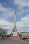 Monumentálny monument - symbol oslobodenia Lotyšska.